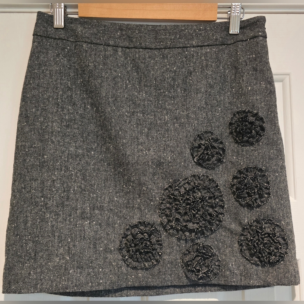 Women's Loft grey wool blend tweed mini skirt flowers Size 2 petite lined